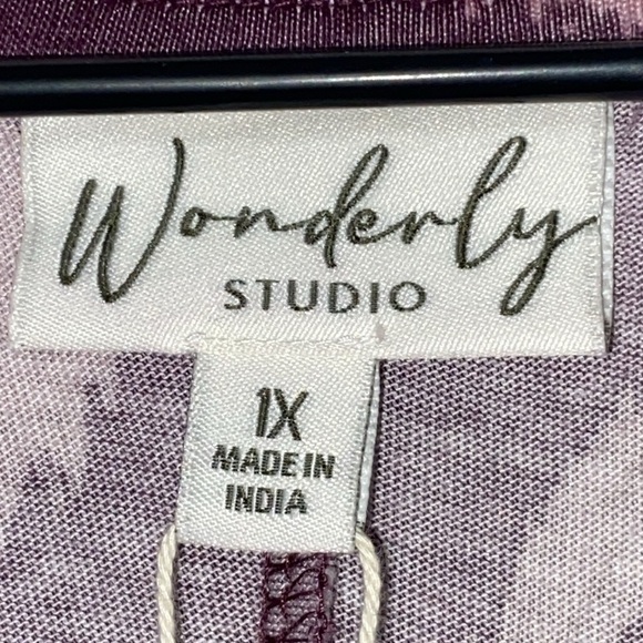 NWT Wonderly Mauve and Dark Purple Zebra Print Tunic Top Size 1X. Model Blend - Picture 2 of 10